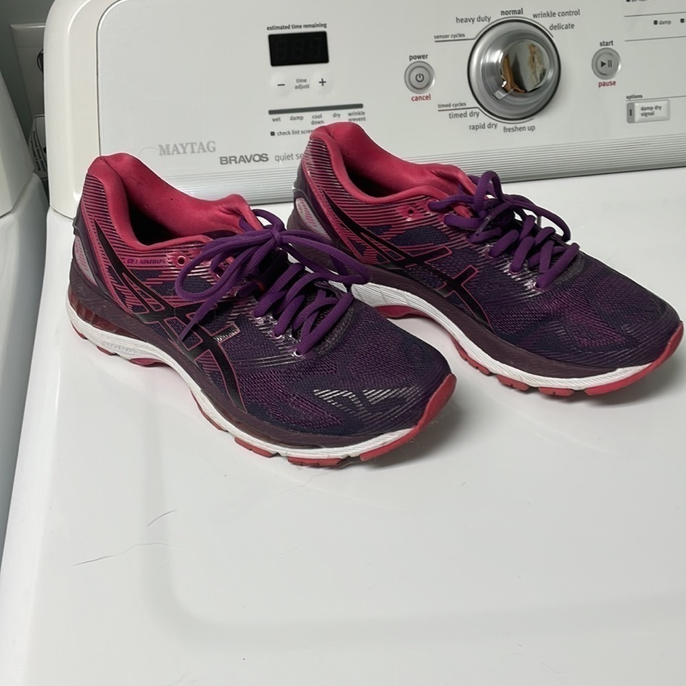 Like New ASICS - Picture 3 of 5